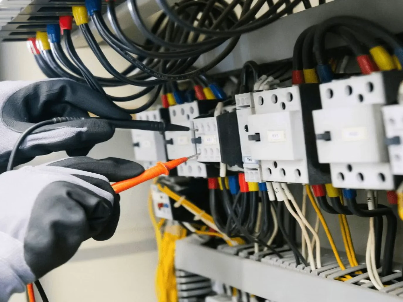 Aybastı elektrik hizmetleri için pano ve tesisat çalışması